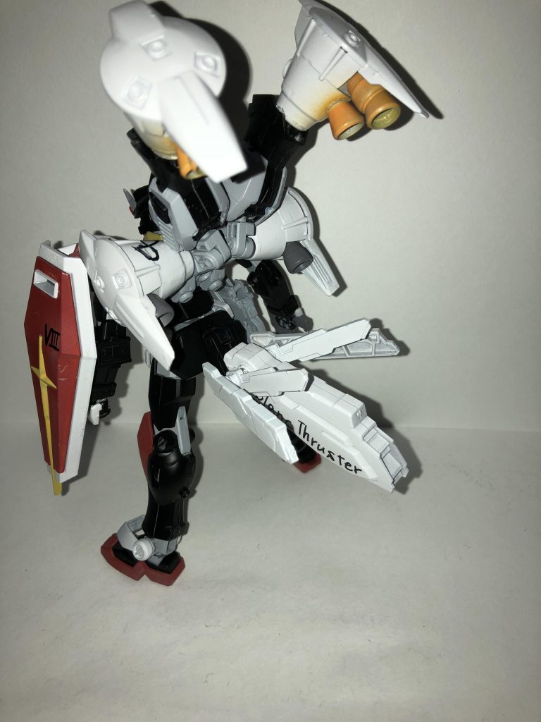ラピッドビジョン
ブランブースターを装備した高速戦用の形態。
ブランはフランス語で白色の意味。
こちらはスラスターの追加のみ。
このブースターは単体での使用も可能だが、使う場面はおそらくないだろう。
形態名は言わずと知れたウサギさん。
こちらは肝心のブースターはスクラッチするものがないので完成してます。