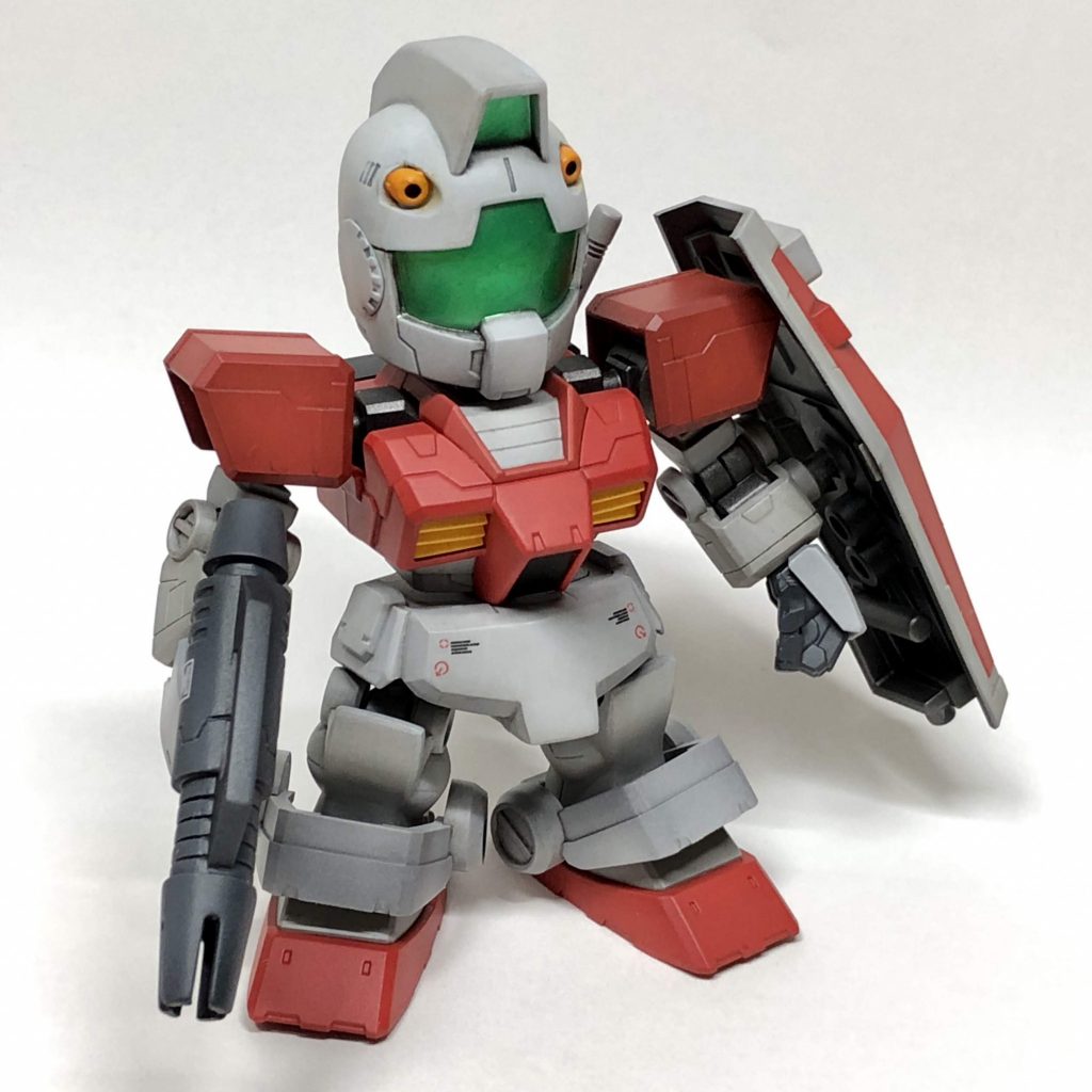 SDCSジムは、クロスシルエットフレームに付属のジム頭に、SDCS RX-78-2ガンダムのボディを改修して装着しました。ジオラマの「ズゴックのクローにやられたシーン」用には別途交換ボディを作りました。キット化されずにジム頭だけなんて量産機ファン、ジムファンとしては悲しい。キット化を切望!