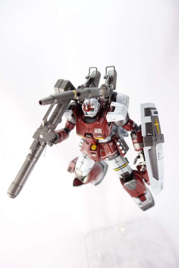 オリジンのガンキャノンはキャノン砲がカッコイイですよね。砲身は長すぎたのでぶった切ってガンキャノンらしくさせました。シールドも何となくガンダム7号機の奴をそのまま持たせましたが意外としっくりきてる(気がする)。