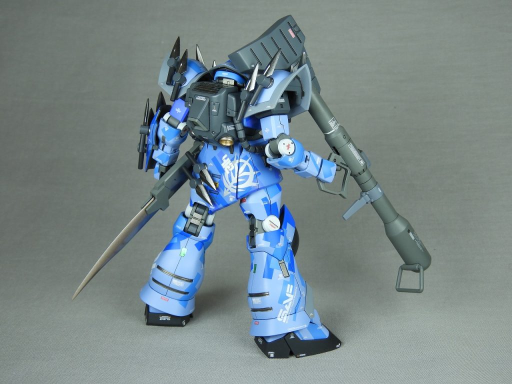 バズーカは3色で塗分け