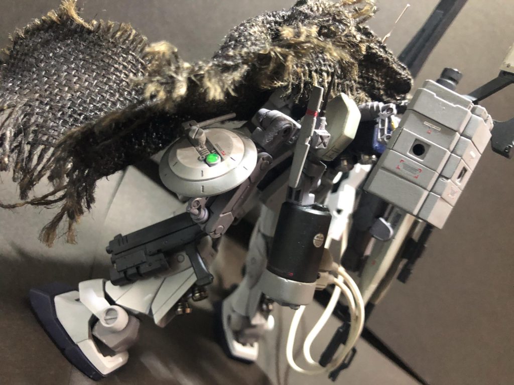 バックショット1

スナイパーは基本単独行動なので、索敵や警戒を密にしないといけない為、レドームや高性能通信アンテナを多数装備してます。