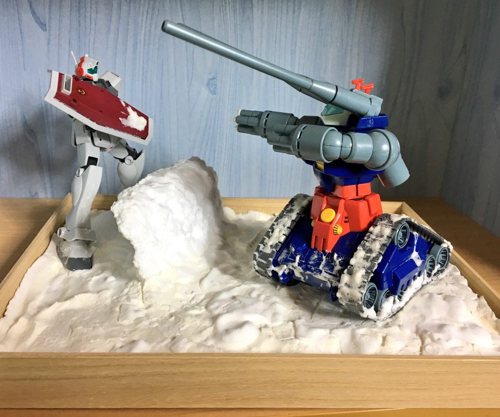 キャストにガンタンクちゃんを選んだ理由ですか?
もちろん私がガンタンクちゃん大好きだからです。
どんな格好しててもガンタンクちゃんは可愛いねえ〜〜エヘエヘ
あと、寒冷地仕様のジムくらいじゃないと寒さに耐えられなくて雪合戦なんてやってらんなさそうかなと思いました。