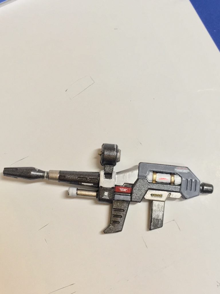 ビームライフルは少しアソビを入れました。