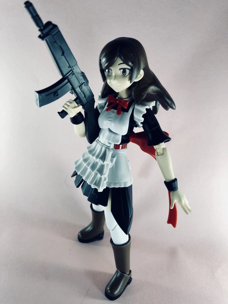 元キットがHGBFシリーズなので、ガンプラやバンダイキットの武器などは大体使用できます。
画像はバンダイ1/60ガーンズバックのアサルトライフルを使用。サイズ感ぴったりです。