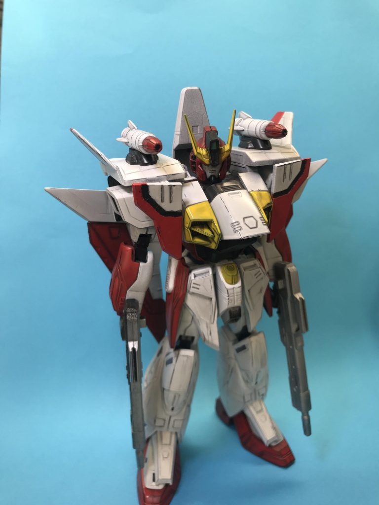 フロント。下地にブラック、そこから缶スプレーで各色塗装しました。