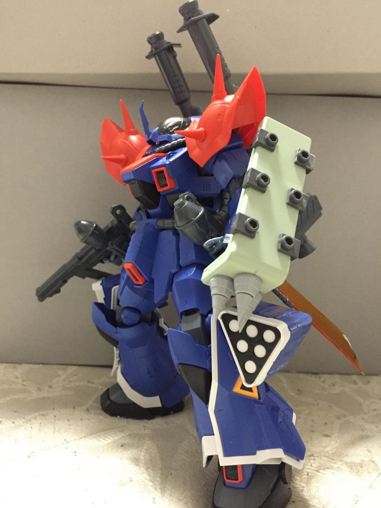 最後に塗装前の写真です。本体は武装を付けるために穴を開けたくらいしかしてません。