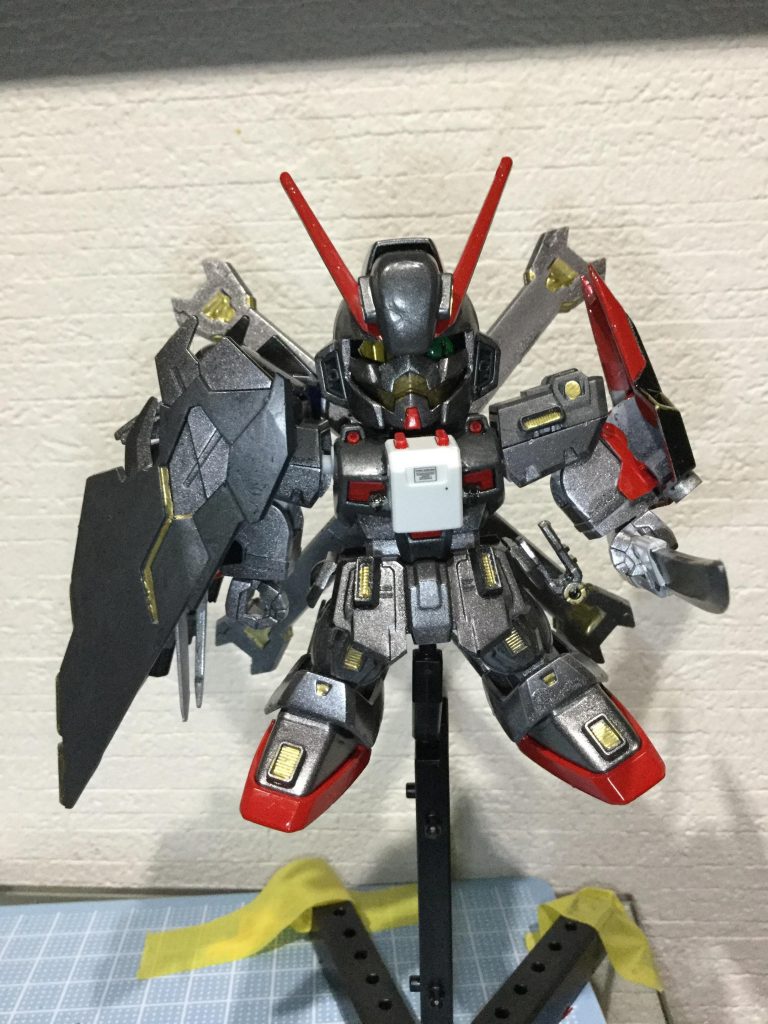 F97改をカスタムした機体。パイロットのレオナの要望によりミノフスキードライブとファントム・ライトを使わなくても戦いに支障がない様に整備士のラグが武装を追加した。