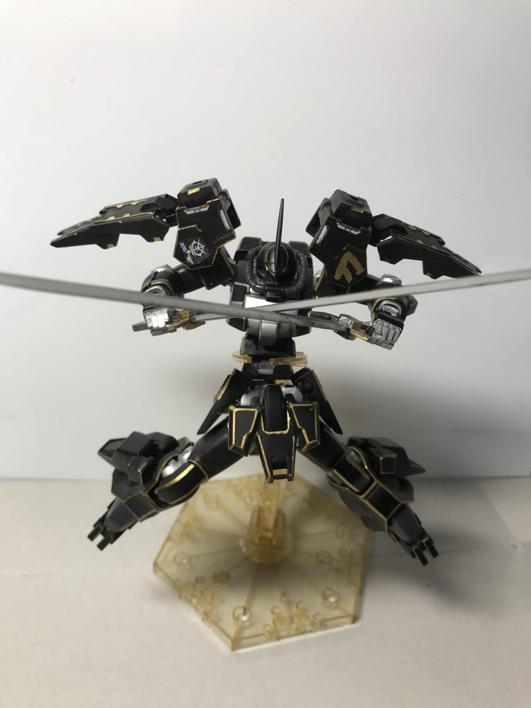 斬撃を飛ばしている感じで！