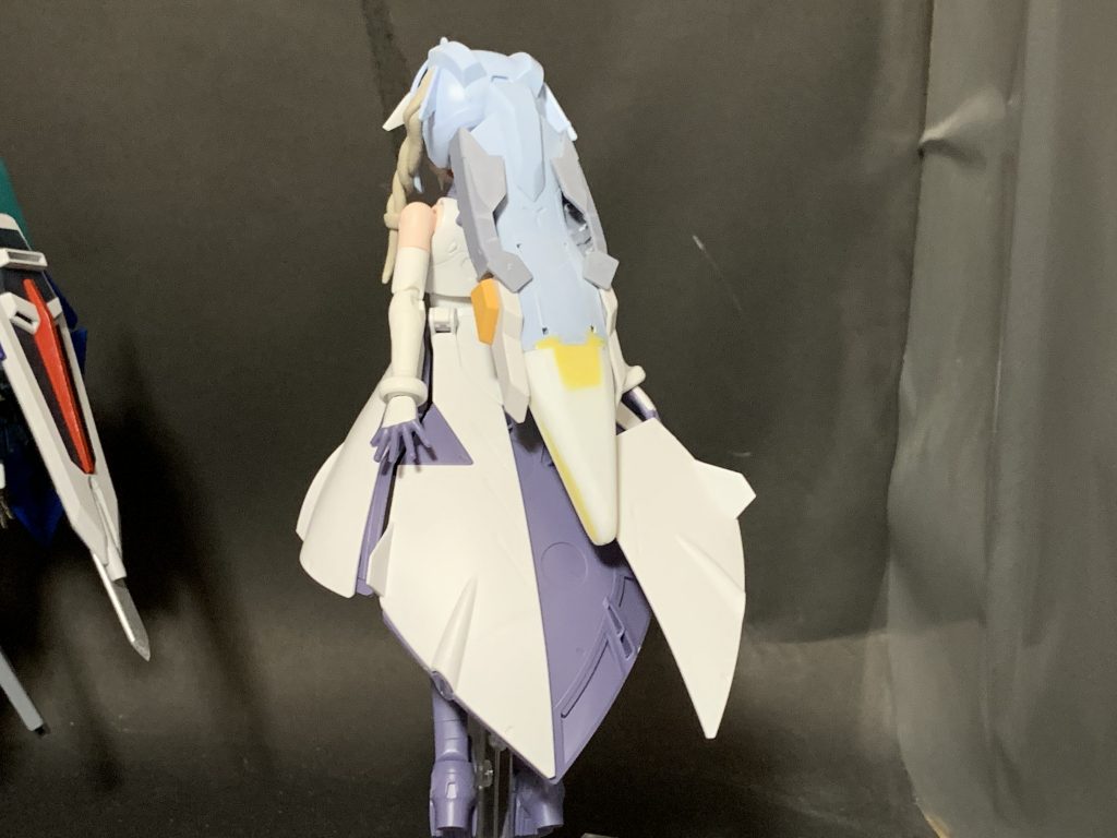 後ろ髪のボリュームはAGE-2 マグナムSVのパーツを付けてボリュームを増してます