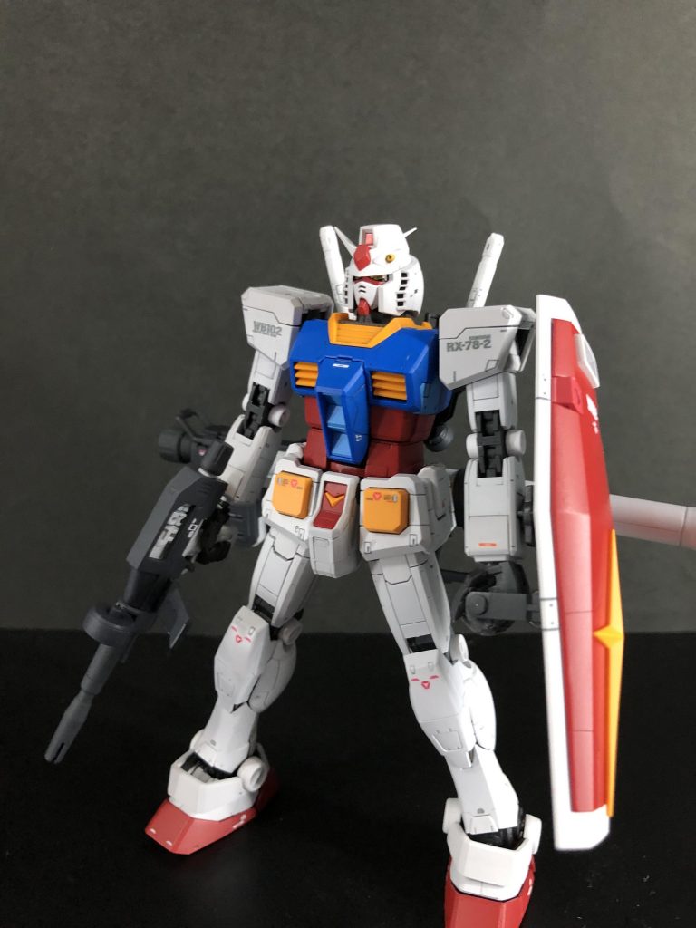 RGガンダムの装甲が茶色掛かったグレーはちょっと好みではなかったので白のところは全部MSホワイトで塗装しました。