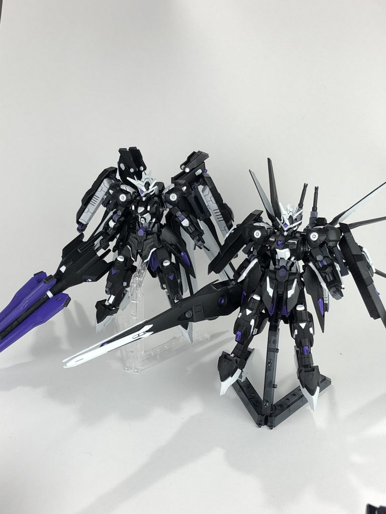 最後にガンダム サタルスとのツーショット。サテライトシステムの受信は出来なくなりましたが、サテライトシステム及びソーラーシステム無しでも突撃状態に移行出来るのが今回の改修で一番大きいです。
