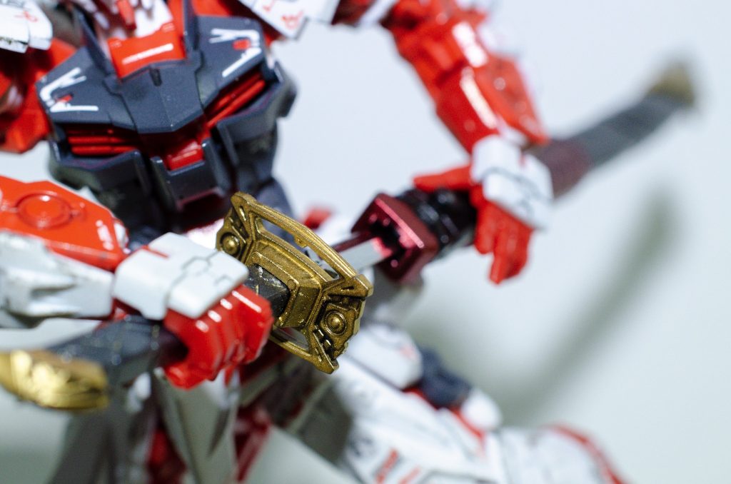 ガーベラストレートは
柄→GXブラックメタリック
鍔、柄頭→GXレッドゴールド
で塗装しました。
