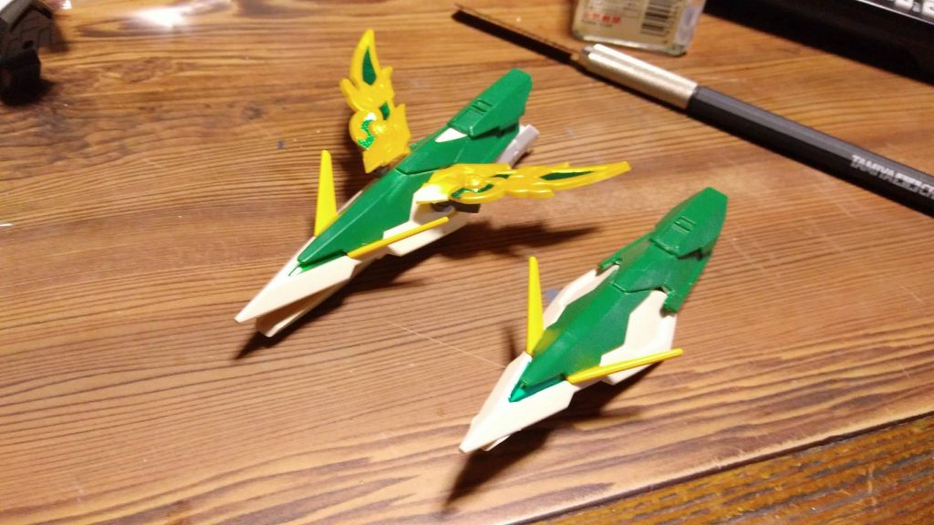 ドラゴンヘッドの製作途中
リナーシタのシールドに騎士ユニコーンのアルティメットモードのアンテナを羽に見立てています。