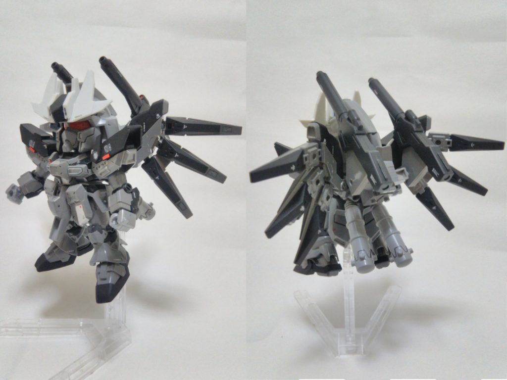 バックパックはファンネル、タンクに換装可能です。