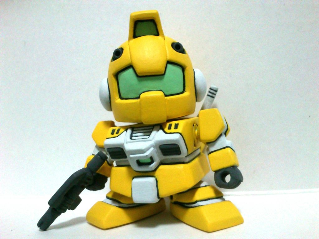 スプレーガンはガシャプラ付属のパーツに手を加えて作りました。