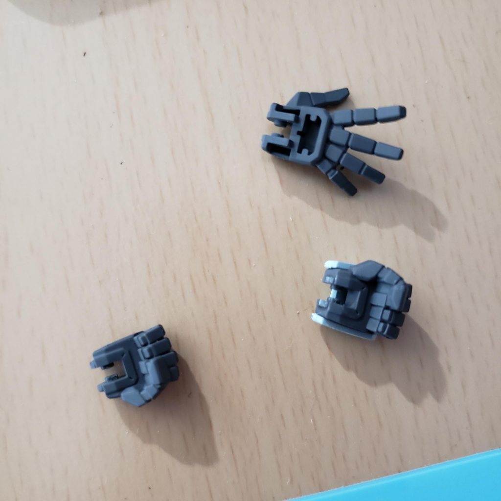 ビルドハンズを仕様しました
ジョイントパーツはMG用のビルダーパーツを削って使いました