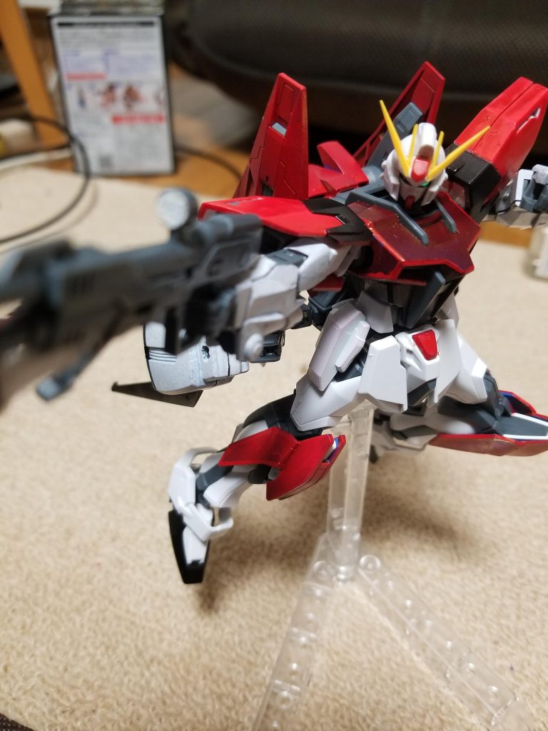 基本色が赤色で所々に黒や白を混ぜています。