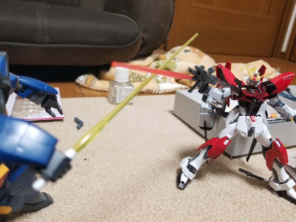 ビームライフルの下に忍パルスのビームサーベルを付けて銃剣見たくしてみました。