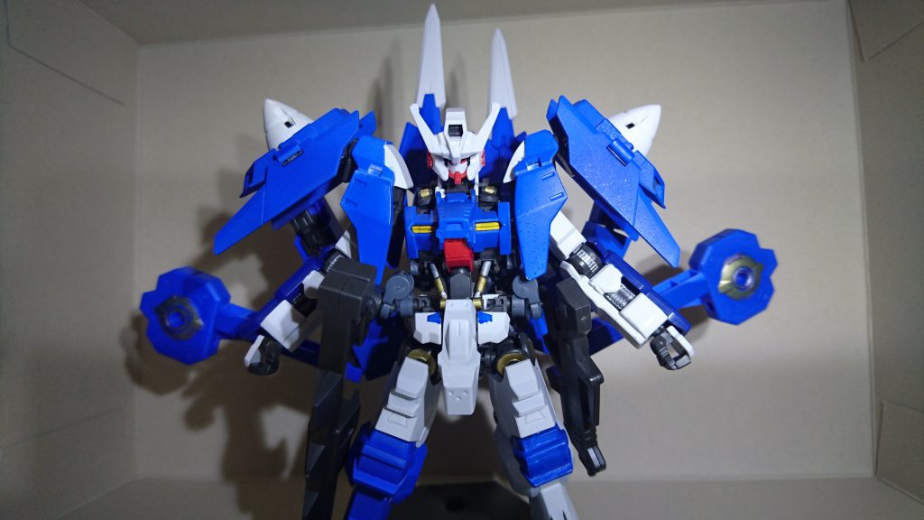 【阿頼耶識Type-P】
本機に搭載された阿頼耶識システム。ピーヴォ・ユニットを最大限活かす目的で搭載された。
GBNにおける阿頼耶識システムは、劇中でバルバトスやバエルに搭載された「反応速度の向上」、グシオンリベイクのサブアーム展開やキマリスヴィダールの阿頼耶識type-Eのような「AIの補助動作追加」の二種が存在する。
本ガンプラに搭載されたのは後者で、Type-Eのように任意の操作で起動できる仕組みとなっている。ピーヴォ・ユニットが孔雀の尾羽のように展開し、AIによる自動攻撃システムが加わる。テイルフェザーソードの攻撃、スラスターからのビーム攻撃によりアスタロトを支援する役割を持つ。