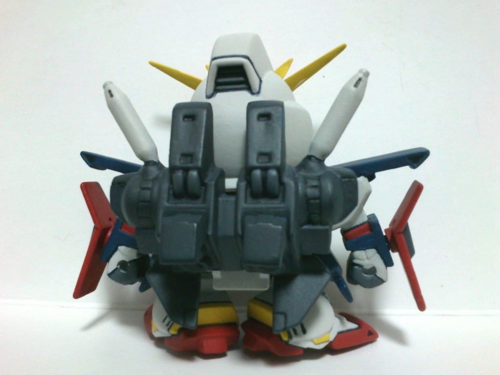 キットは強化型仕様らしく、バックパックのバーニアカバーが長いのでノーマルっぽく短くしています。
他にも強化型仕様になってる場所があるかもしれませんが…どこだかわかりません(¯―¯٥)