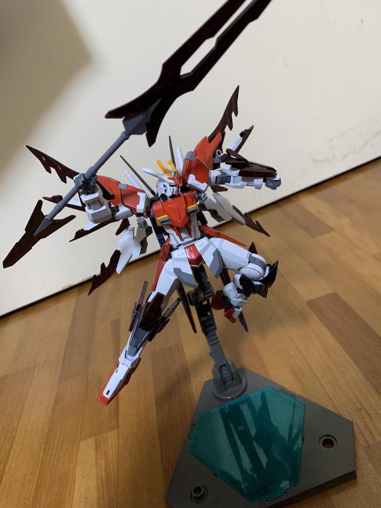 今にも何かを突き刺しそうw