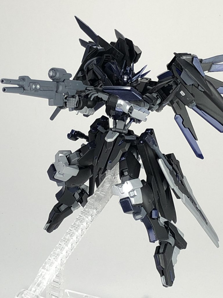 二連装ビームライフル。下部にスクランブルガンダムのビームライフルを付け、スコープはビルダーツパーツを使用しました。