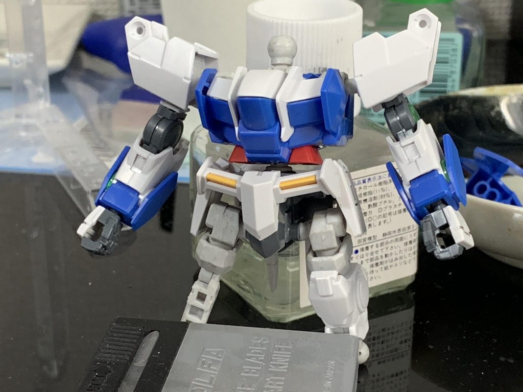 上半身にSD、下半身をHGの予定でしたが、模型によっては足もSDでいいかも