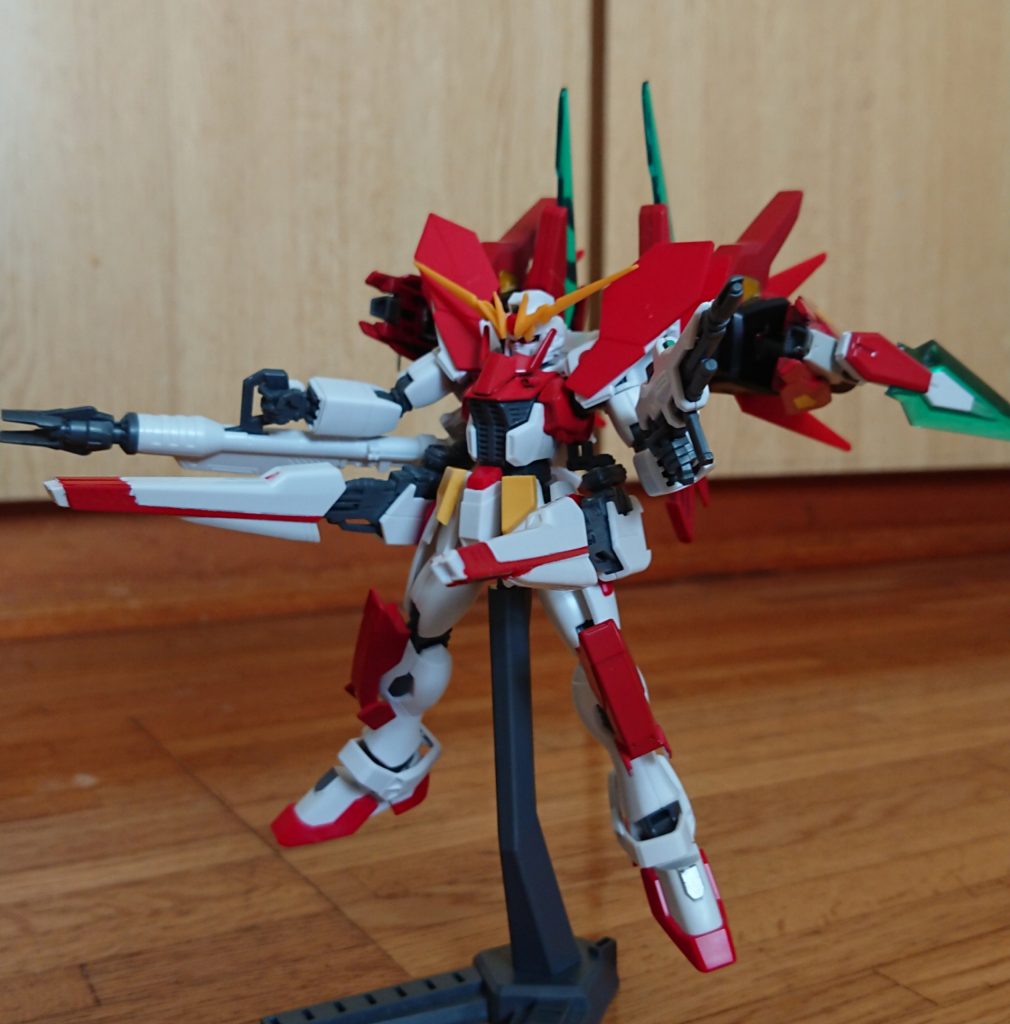 フルバースト
バックパックのブースターユニットにもビーム砲を装備