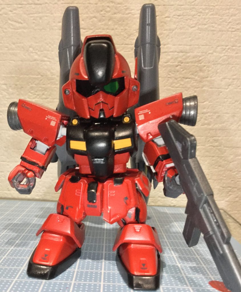 クロスボーンガンダムを改造しました。変更箇所は肩部、胸部をプラ板とパテで成形しました。