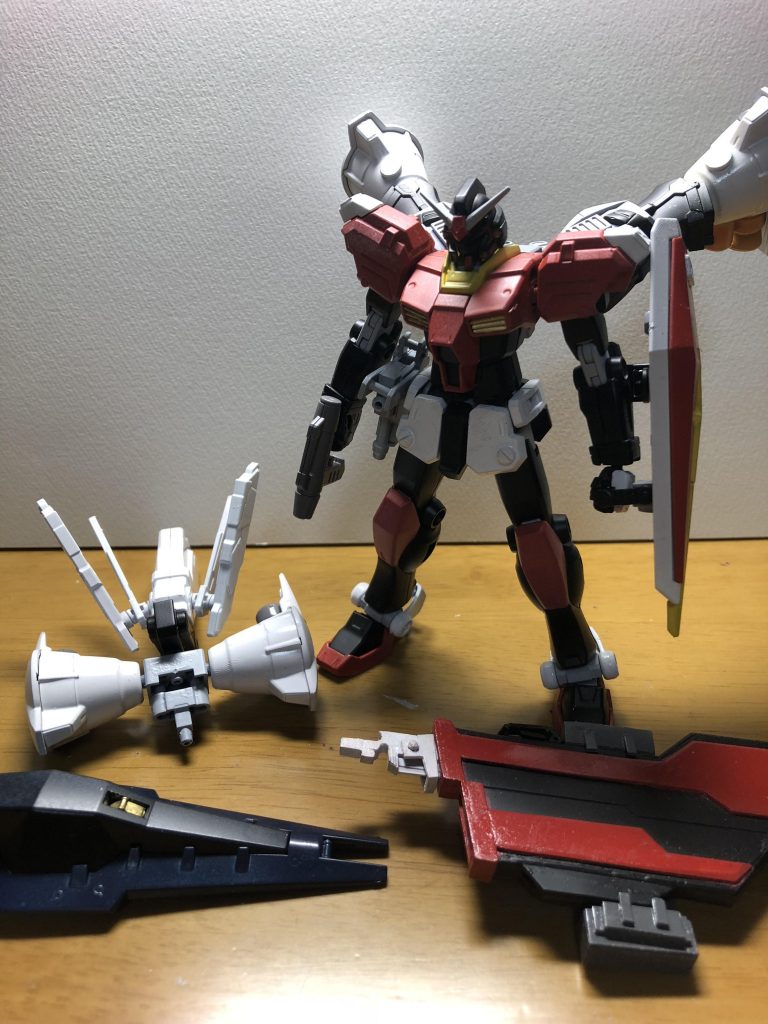 完成時
実体剣の方は多分無理やり突っ込んでいる状態だと思われます。ビーム刃の方はすでに壊れていたのかと。この後すぐに実体剣の方も壊れます。