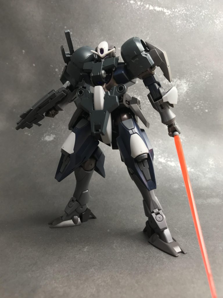 装備はこれまでのジンクスシリーズ同様高い拡張性を持ち、一部装備を外す事で軽装状態にも出来る