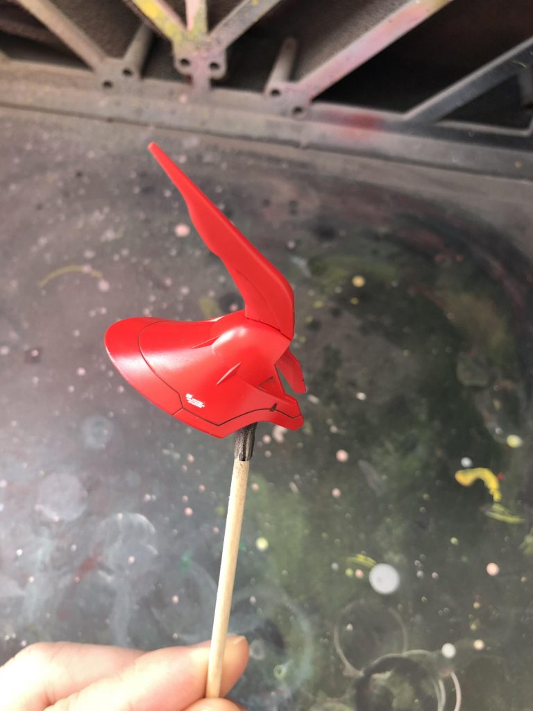 メインカラーをハーマンレッドにしたら彩度が高すぎたのでグレートーンで色を落ち着かせました