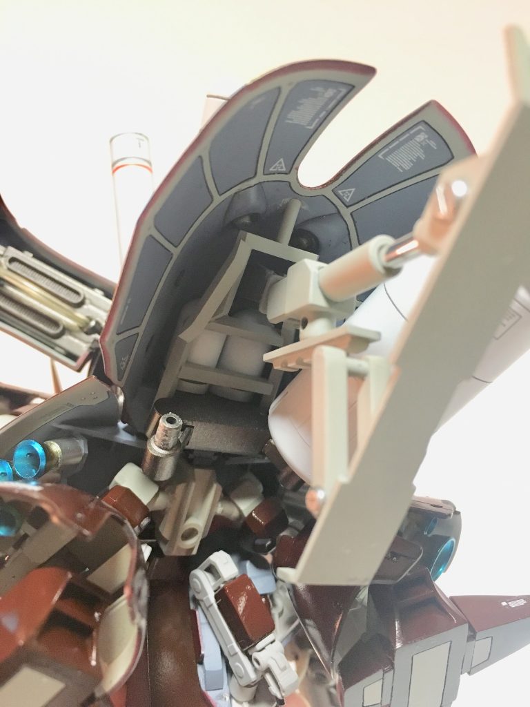 リアのプロペラントタンクを外したところです。内部まで作りこみましたがほとんど見えなくなりました、、、悲しい、、、
ランディングスキッドは全く使い物にならなかったのでフルスクラッチしました。可動も伸縮も割と自由に出来ます。