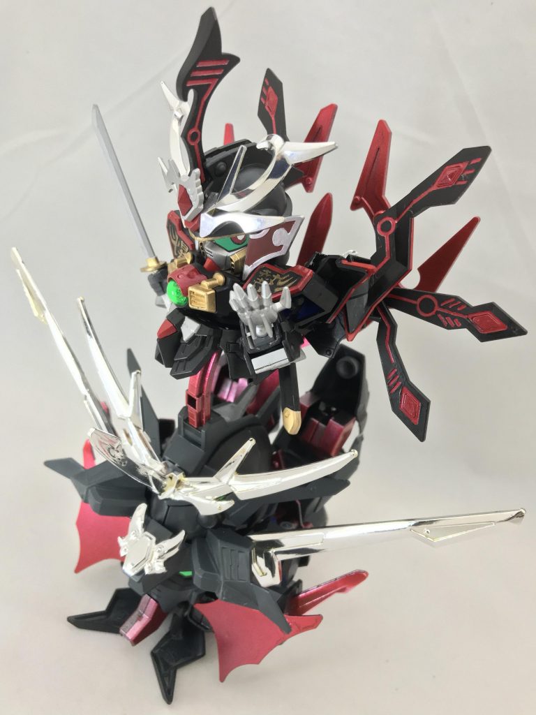 魔刃頑駄無の銀の左手・ジーグ。魔竜剣士ゼロの平手が元です。