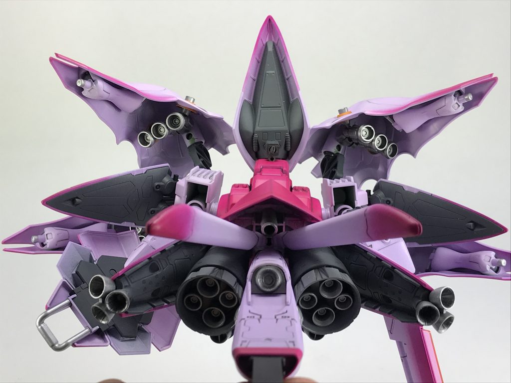 下からのアングル
SDは裏もキッチリ塗らないと、塗ってない部分がどこかで見えてしまうのが難しい…