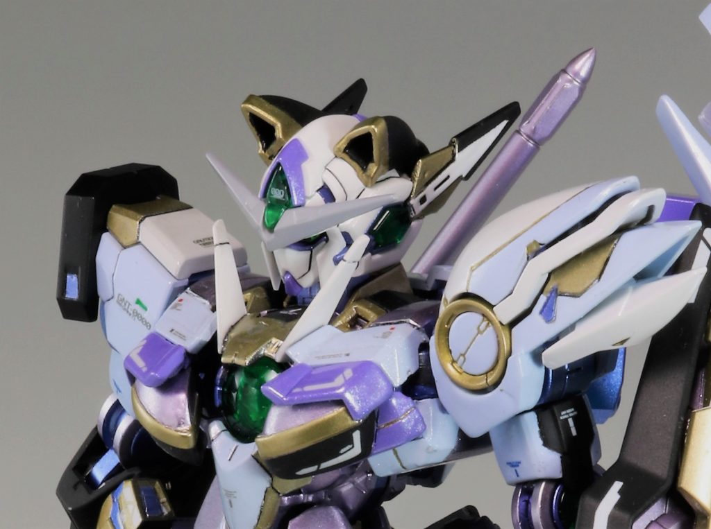 頭部の猫耳は、切り取って無理やりパテでRGの頭に合わしました。