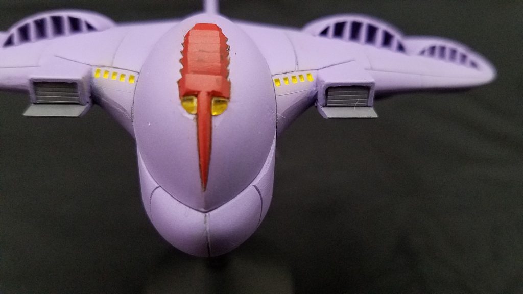 フロントアップ。
キャノピーをHアイズの1/4カットされた物に置き換えてます。
両翼のドップ離着陸ハッチもキットには無いシャッターをエバグリのプラ板で製作しました。
