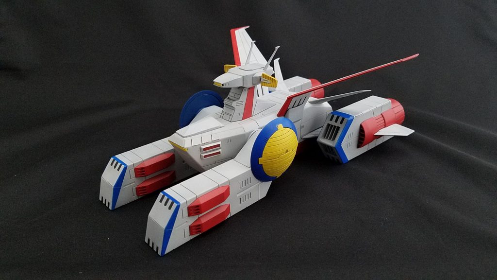 フロントビュー。
エンジンブロックの前面を開口し、EXモデルを参考にダクト状のディテールに変更しました。