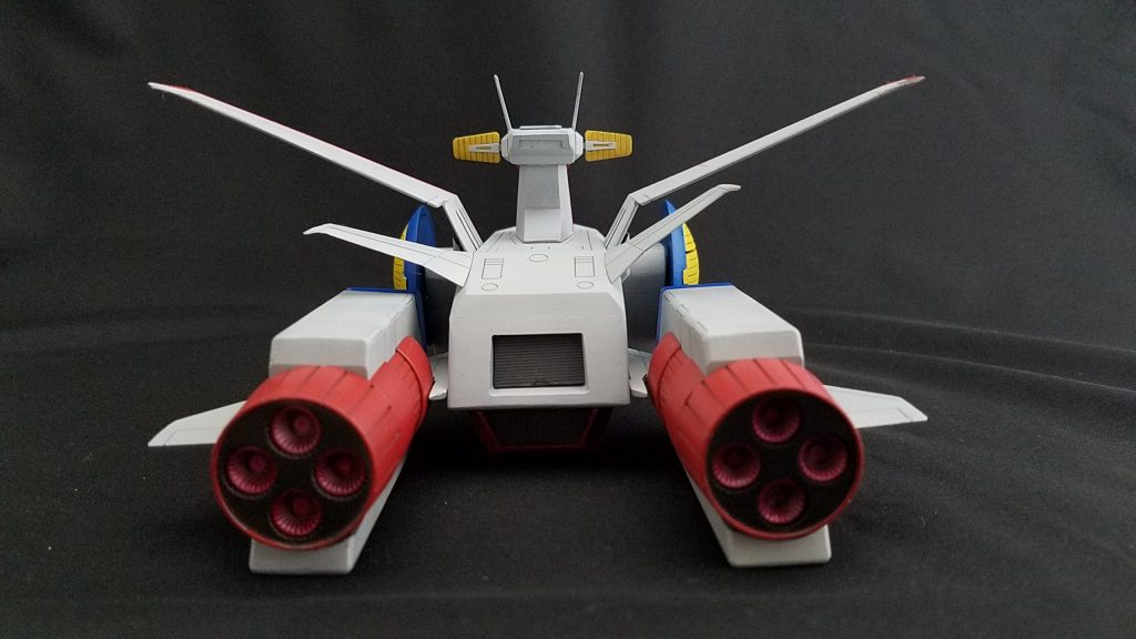 リアビュー。
バーニアノズルはEXモデルの物を埋めました。
後部シャッターはエバグリのプラ板に置き換えてます。