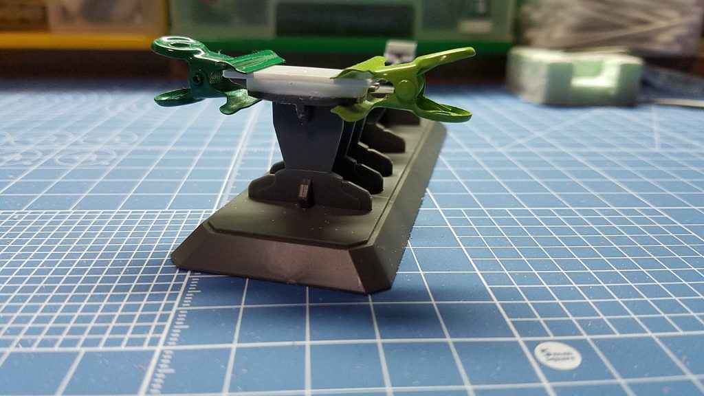 台座も、旧キットの物が使い物にならなくなったので、EXモデルの物を加工して使うことに。