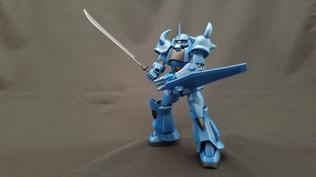 ヒートサーベル装備。
キットの刃を型にプラ板で製作しました。