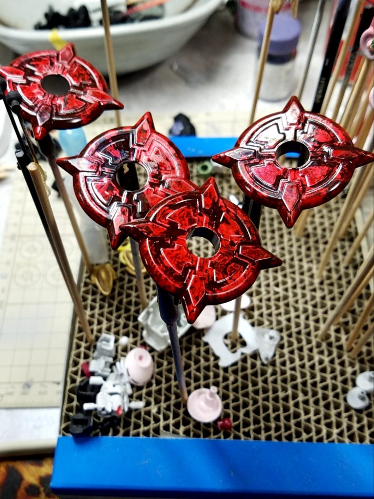 正体と目的を隠し殷(あかぐろ)き[武者 衛赤真星(ｴｱﾏｽﾀｰ)](https://gumpla.jp/sd/140214)として活動し、魔界の扉が開いた隙にヤミの力を得た設定なので
刕覇大将軍編に登場した魔界武者 魔刃頑駄無や天界武者たちの、特殊な質感の鎧と大型の装備に倣っています。