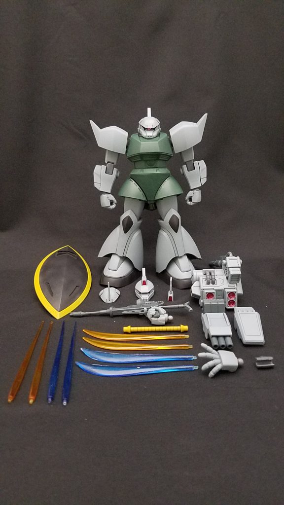 本作の全容です。
キャノンはキットのギミックのまま、パーツ交換で再現します。
試したことは、ビームナギナタの青いビーム刃です。