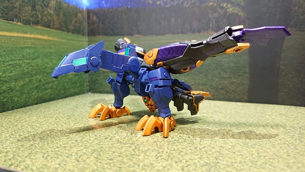 相棒の武装装甲八鳥改。
CSフレームをベースに鳥っぽい形にしました。
頭部と首、胴、脚は合体時余剰になります。