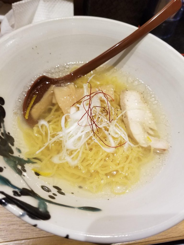 *どーもこんにちは、ビルド蒼炎です!!*
お久しぶりです、最近塩ラーメンにハマっているビルド蒼炎です(^q^)
いきなりラーメン画像で驚かせてしまってすいません(笑)
今回はあのアニメ、「SSSS.GRIDMAN」をモチーフにしたガンプラを作ってみました!
それではご覧下さい!
*アクセスッガンプラフラーッシュ!!!*