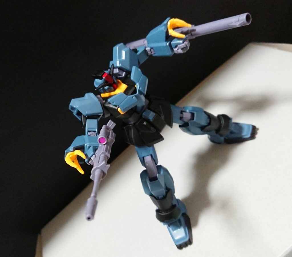 機体名：セラヴィーガンダム
(この頃はまだイデアルと付いていなかった)

[武装]ビームライフル、ハイパーバズーカ、ワイヤークロー、ビームダガー×２となっている。

[総合スペック]1.0～13.0の内。
7.5と断定。

胸部と脚部にナノラミネートアーマーを装備している機体、両手に射撃兵装を持ちワイヤークローにビームダガーを掴ませる事で隙の無い独特な立ち回り方をする。
自爆する事が可能だがGBN内でしか使用しない。

戦績...
B(ビルド)S(サテライト)セイバーを中破

自爆した為B(ビルド)S(サテライト)セイバーに敗北。