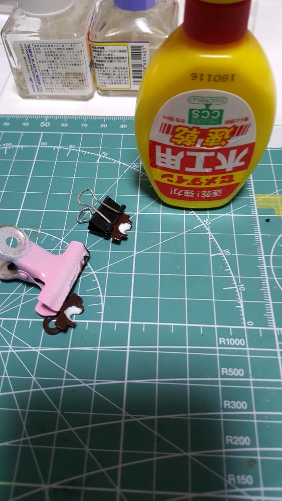肩関節は水性ニス情報が入る前に木工ボンドで処置したら回らんくなった、トホホ(;´д`)
鍛えすぎは良くないね!