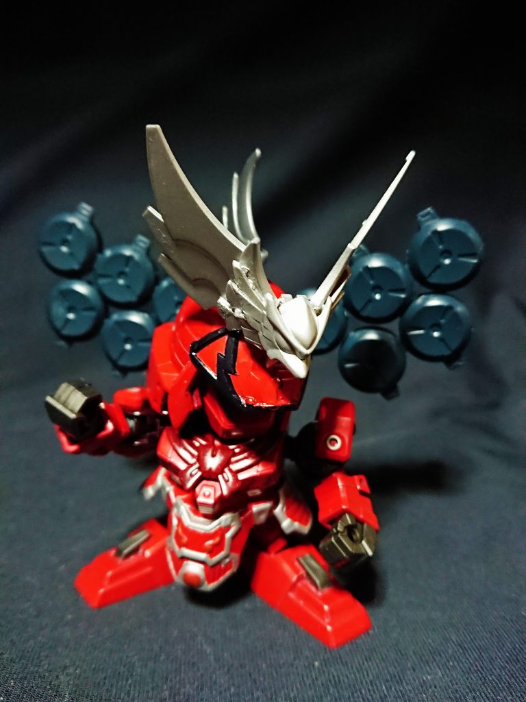 兜飾りは張遼の兜鉢飾りと天熾鵬司馬懿の鳥飾りを使用。
体型は漫画版に近くなっています