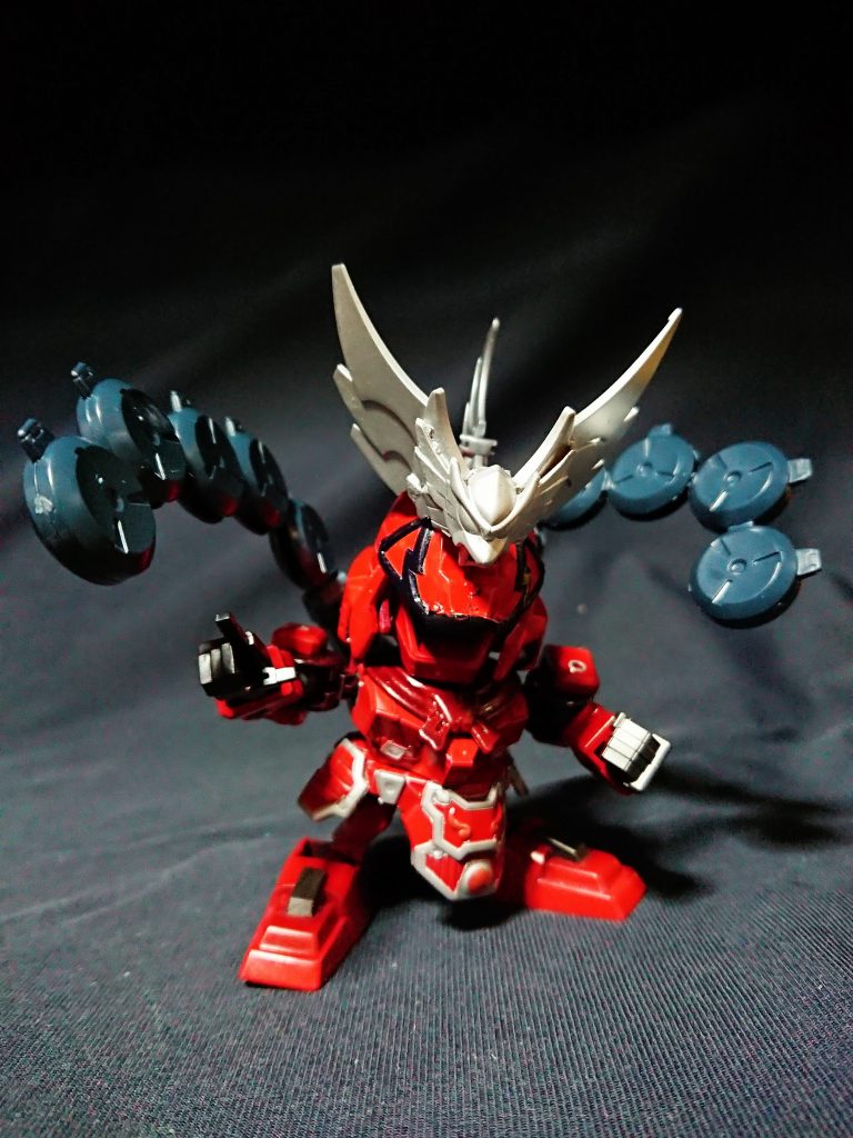 虎牢城守備隊の右軍校尉で、呂布隊副将の一人。
用兵術や戦術眼に優れた智将で守勢て真価を発揮する。
背中の邪猟圏は鞭となり、また楯となる変幻自在の武器。
この武器で敵を牽制し、その隙に陥陣営を叩き込むのが高順との必殺連携であった。