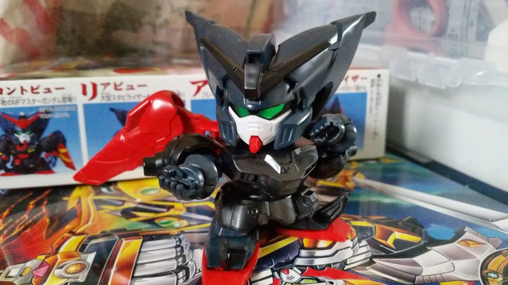 目だけシールを貼っていますが無塗装だとこんな感じです。あとはシールで補う形になります。